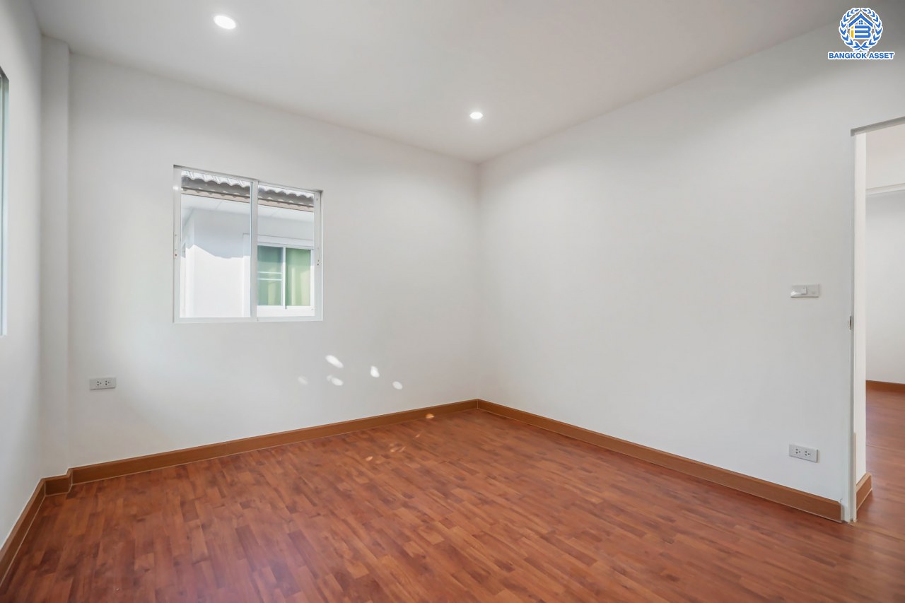 บ้านมือสองตกแต่งใหม่ โครงการ บางกอกบูเลอวาร์ด ราชพฤกษ์-พระราม5 เนื้อที่ 56 ตร.ว. บนสังคมคุณภาพ SC Asset* ฟังก์ชันพร้อม 3 ห้องนอน 3 ห้องน้ำ จอดรถได้ 2 คัน บนทำเลติดถนนราชพฤกษ์ ใกล้วงเวียนพระรามห้า, ทางด่วนศรีรัช และเพียง 10 ถึงรถไฟฟ้า "สถานีบางรักใหญ่"